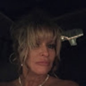 Meet your Posher, Dee